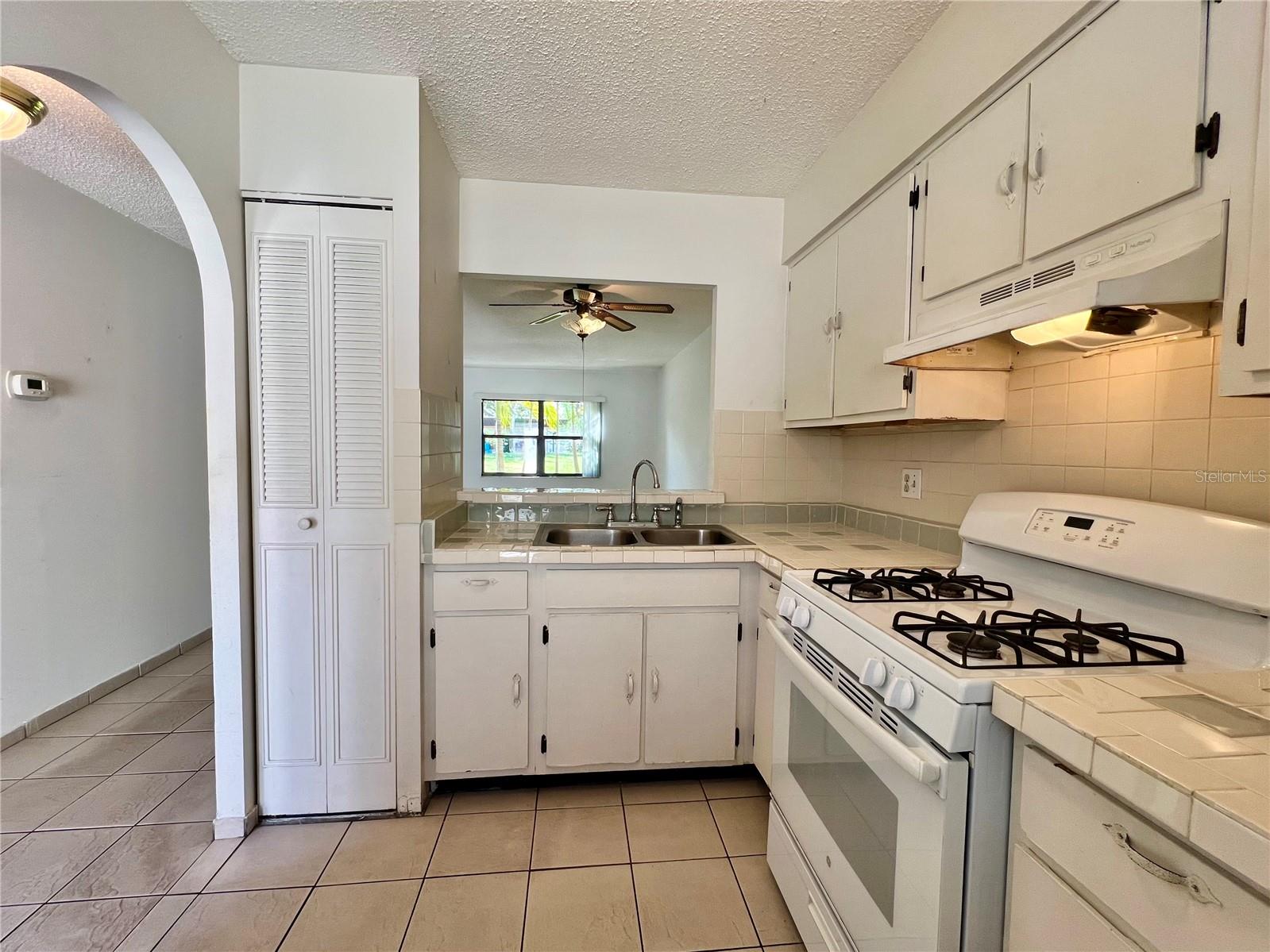 Image 3 of 15 For 1361 Mission Hills Boulevard