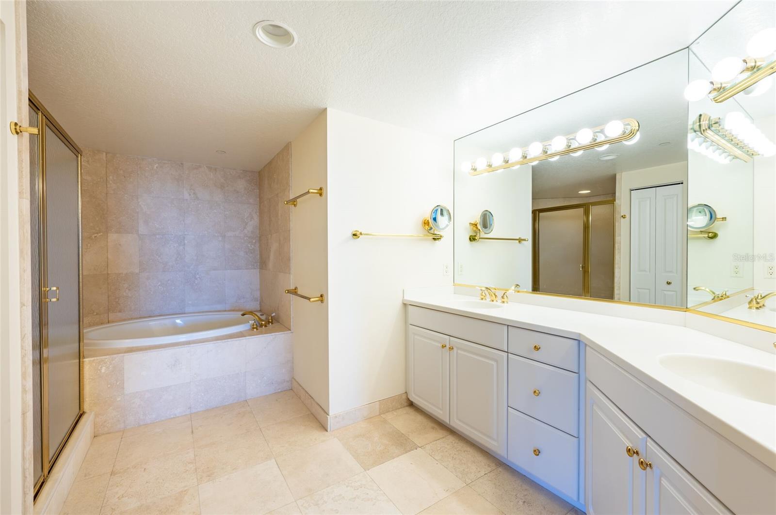 Image 24 of 50 For 1180 Gulf Boulevard 1902