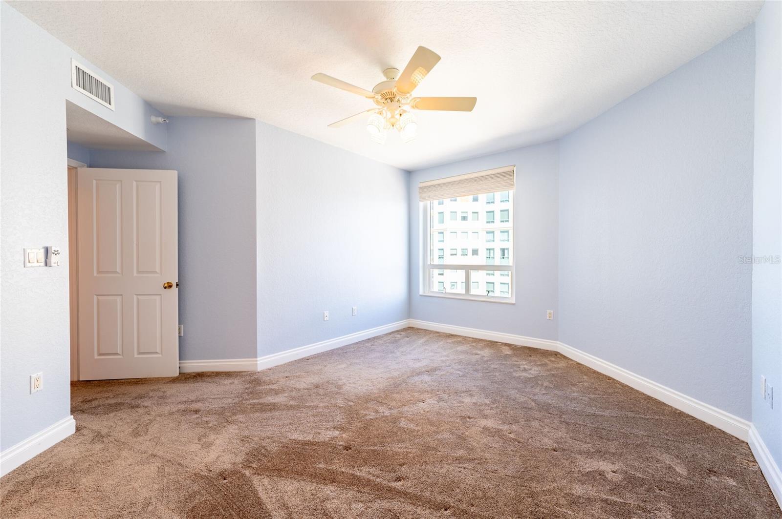 Image 30 of 50 For 1180 Gulf Boulevard 1902