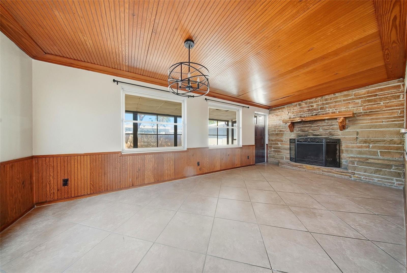 Image 17 of 37 For 11373 62nd Avenue