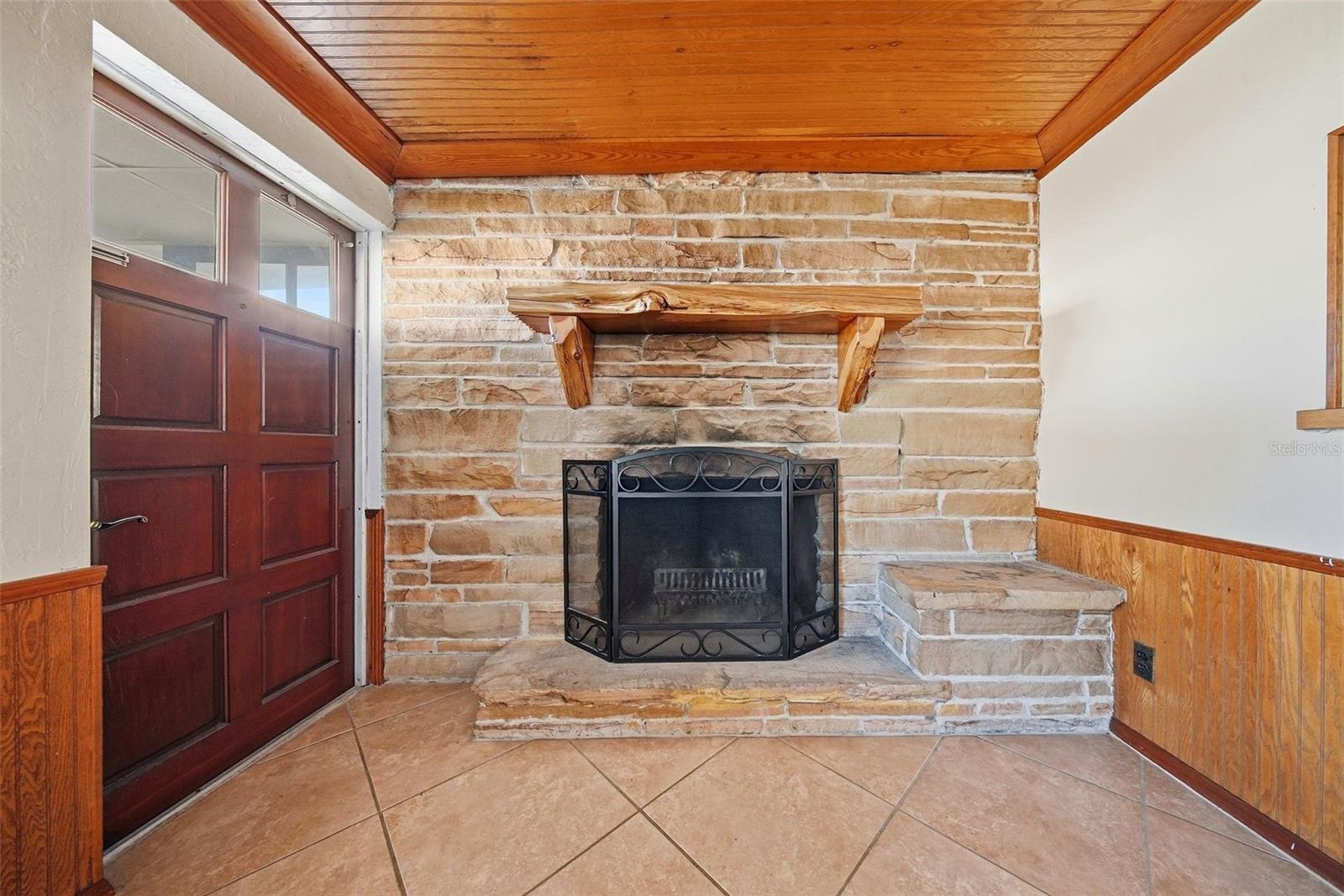 Image 18 of 37 For 11373 62nd Avenue