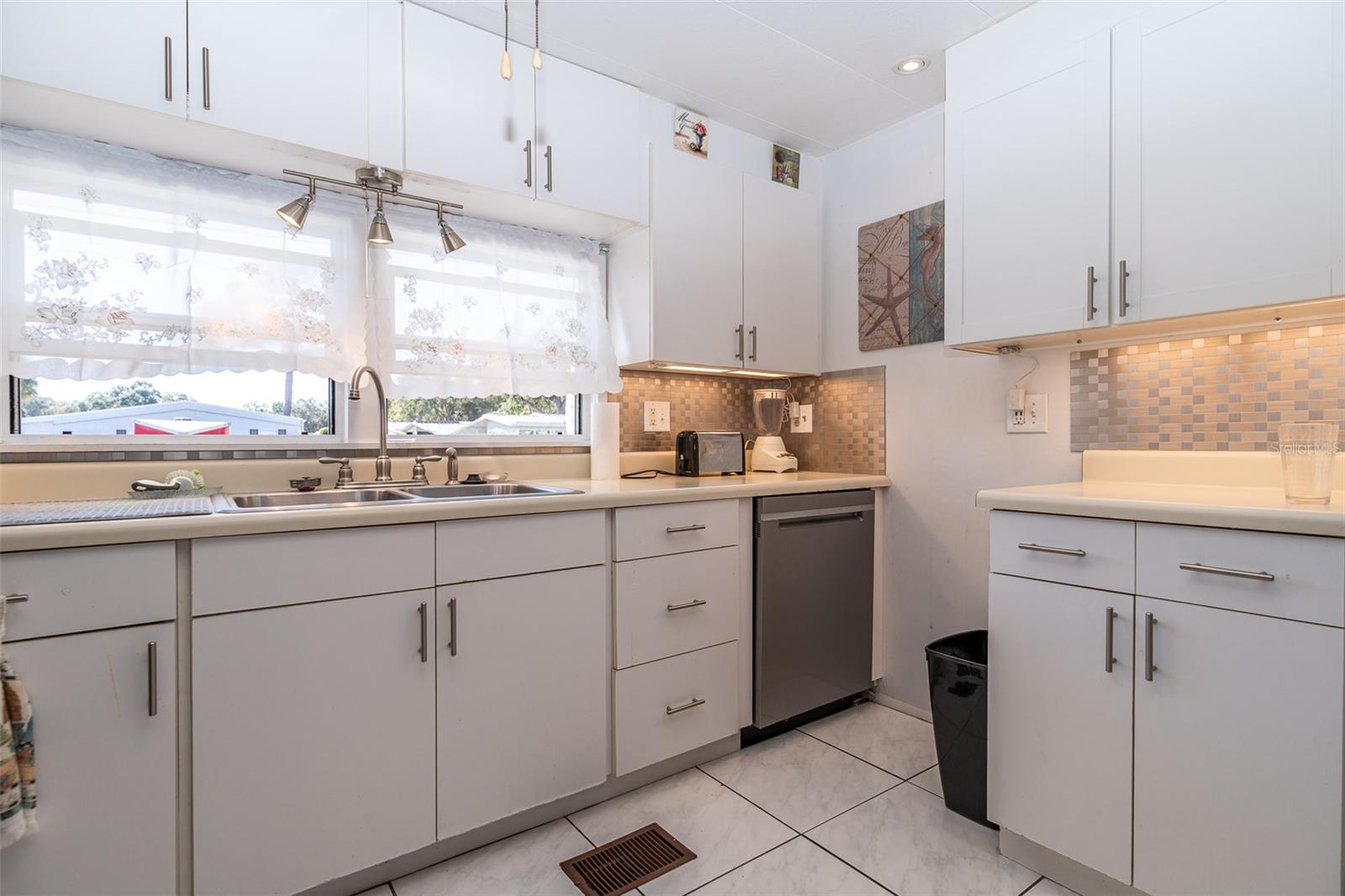 Image 21 of 37 For 7880 54th Avenue N 106