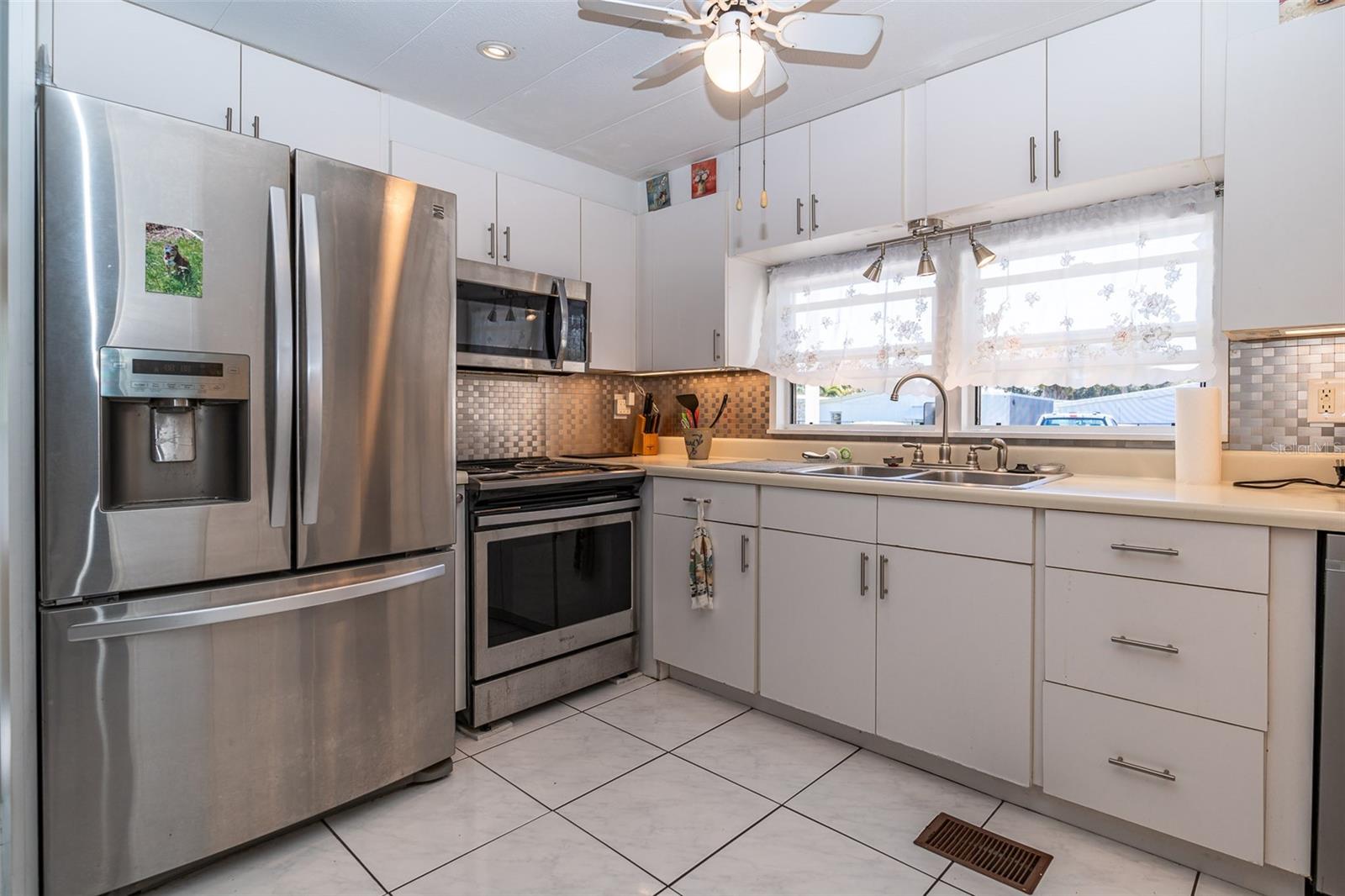 Image 23 of 37 For 7880 54th Avenue N 106