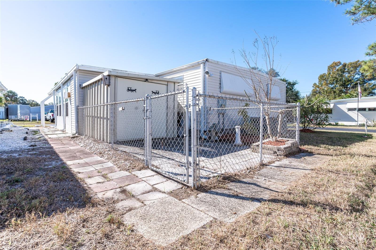 Image 5 of 37 For 7880 54th Avenue N 106