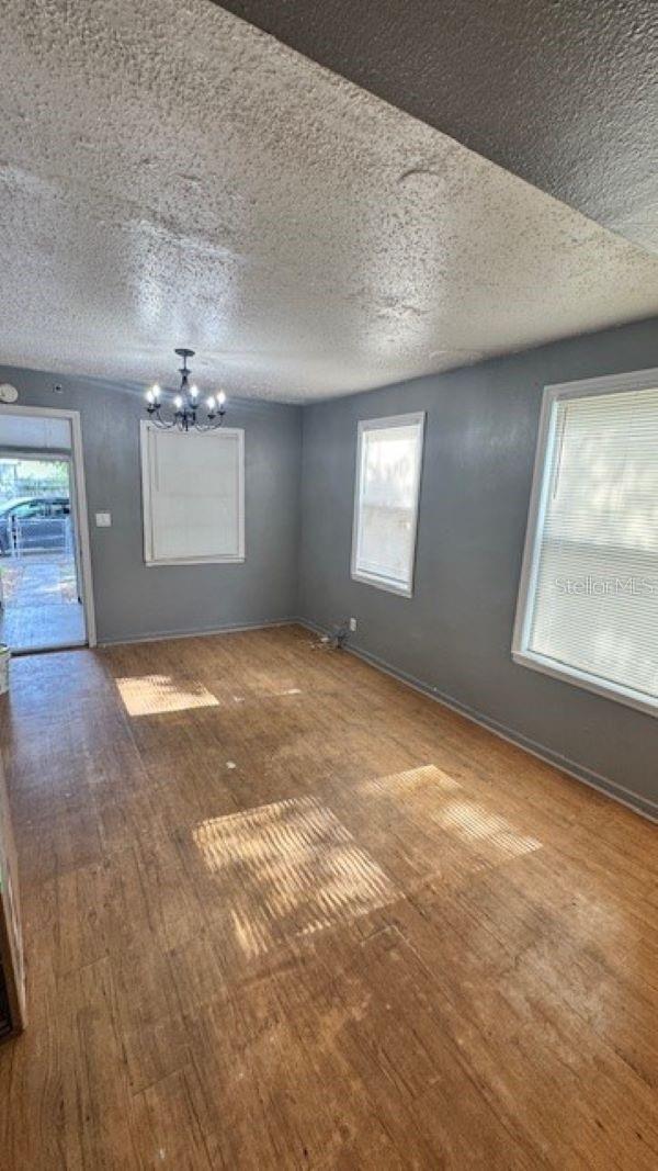 Image 19 of 23 For 3022 Deleuil Avenue