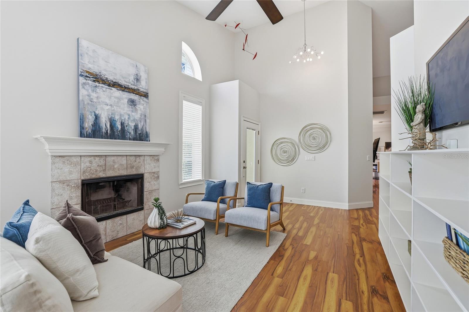 Image 23 of 63 For 427-429 Grant Street