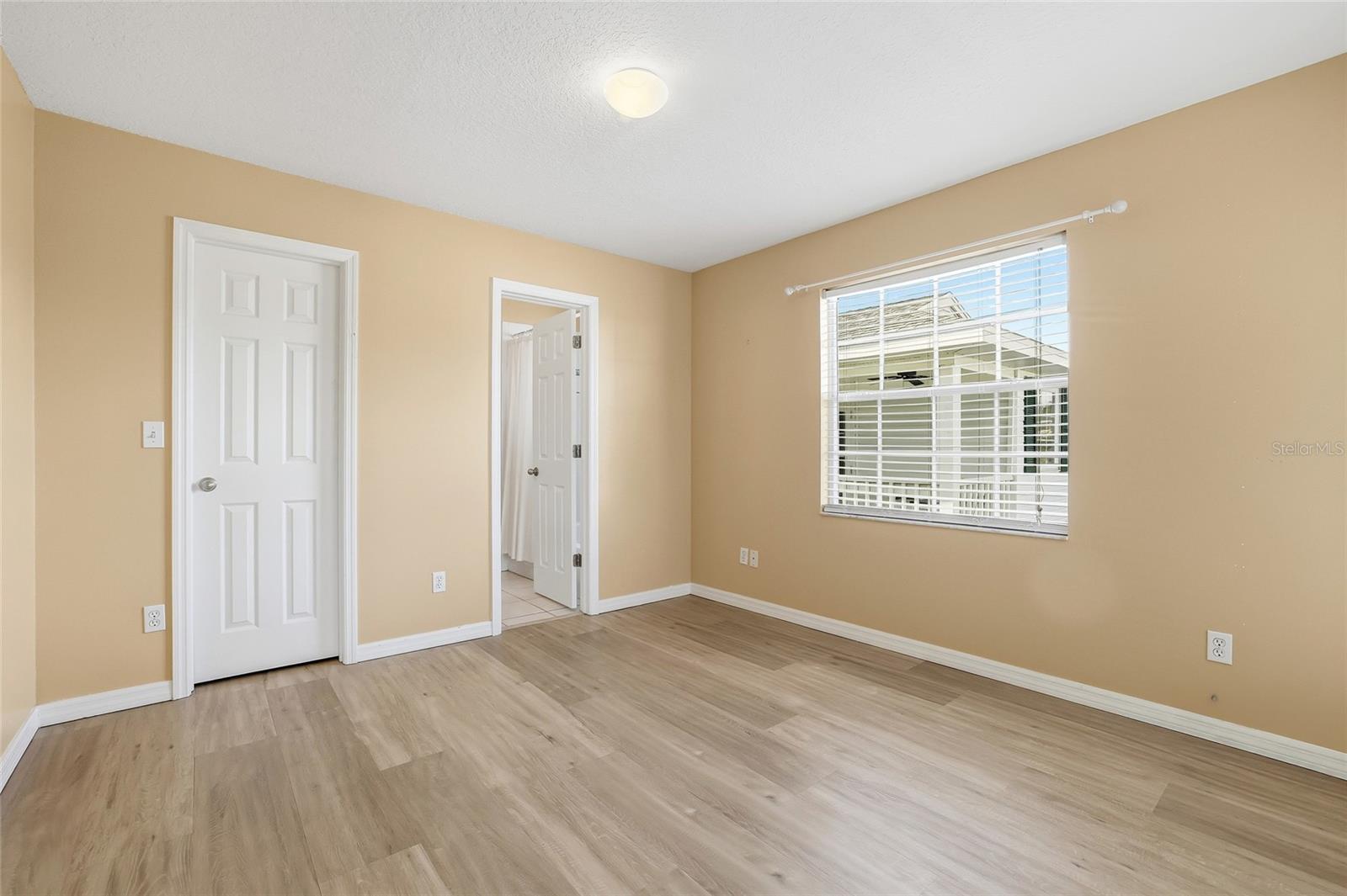 Image 38 of 63 For 427-429 Grant Street