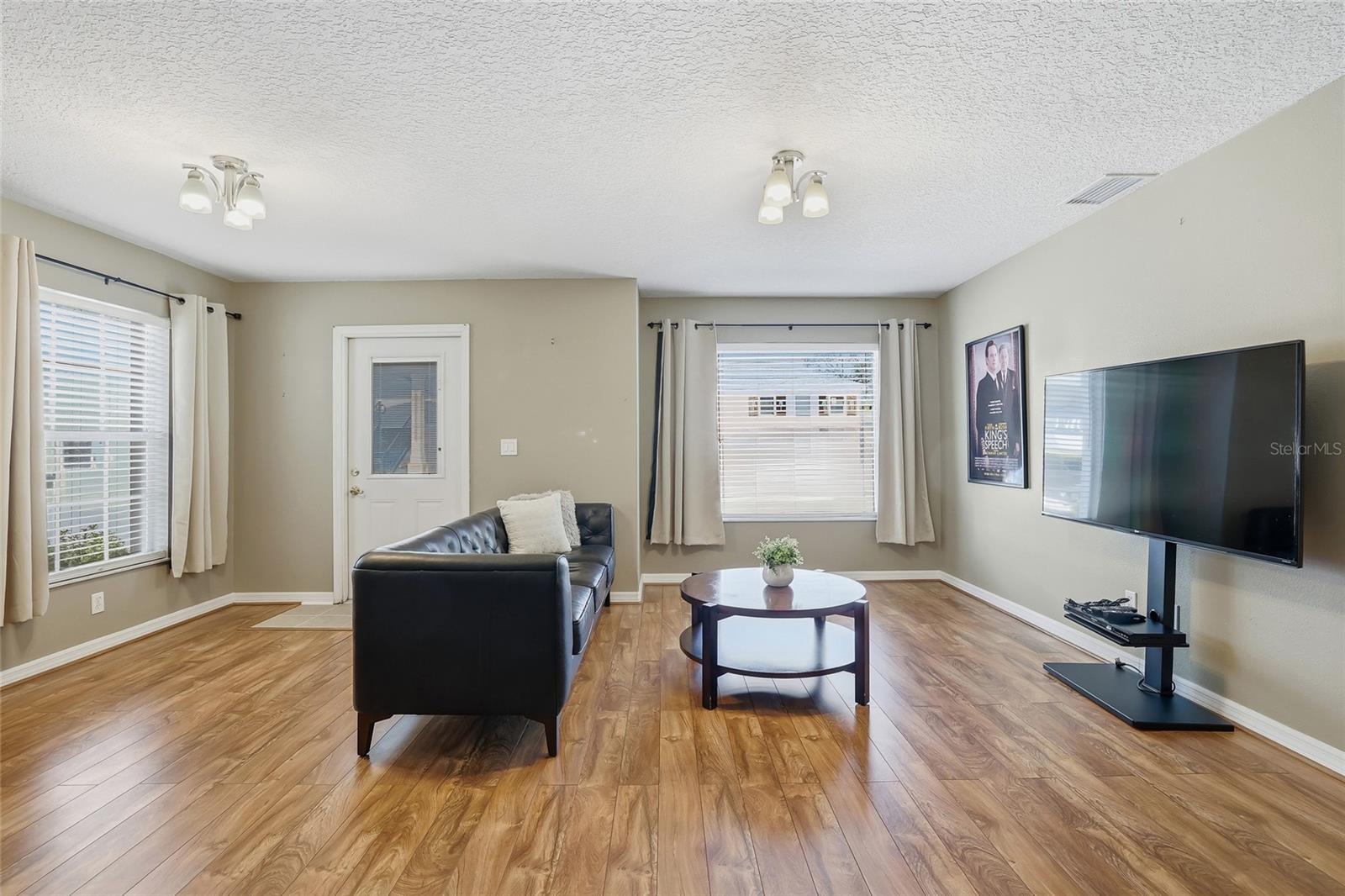 Image 47 of 63 For 427-429 Grant Street