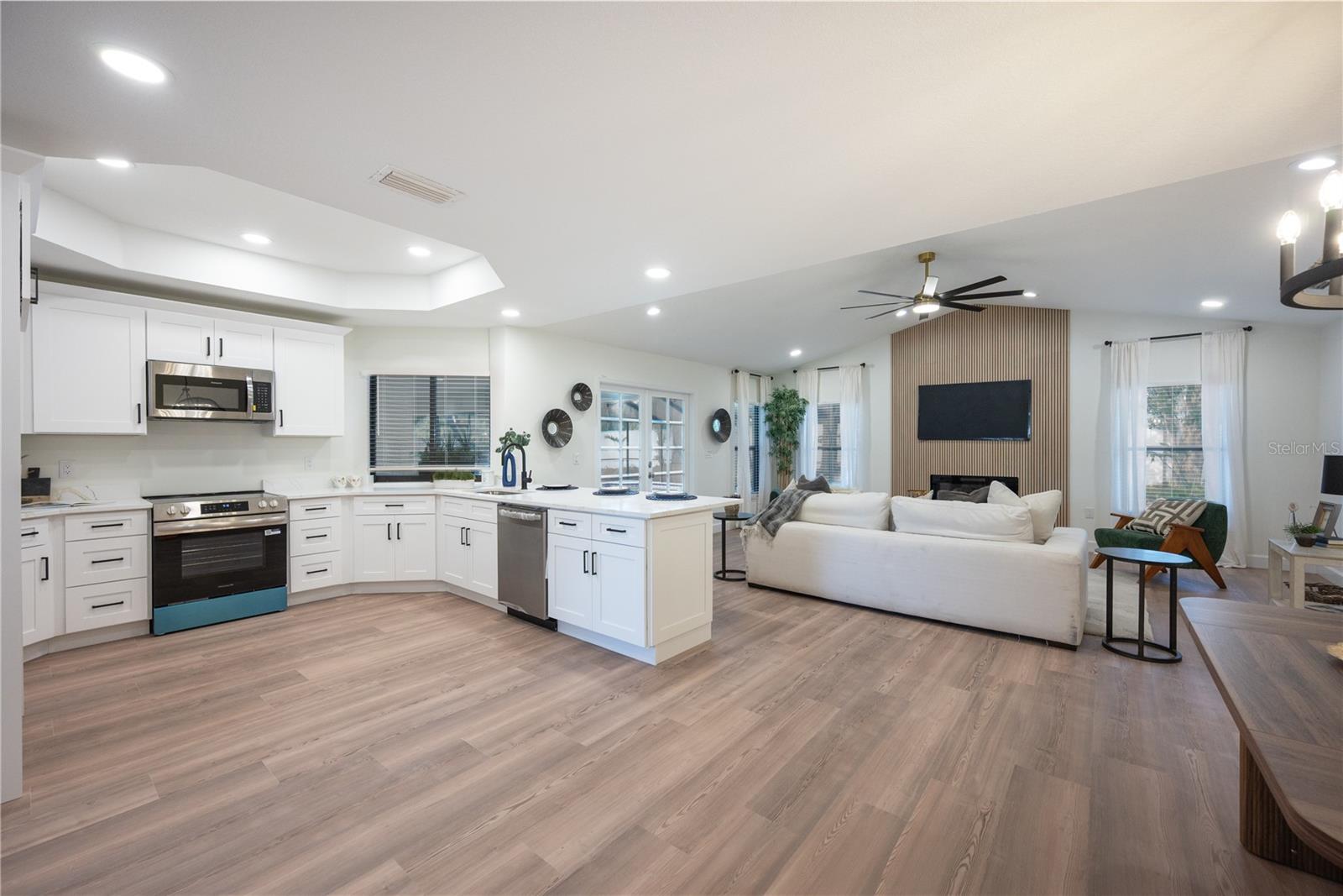 Image 3 of 26 For 14817 Farnham Way