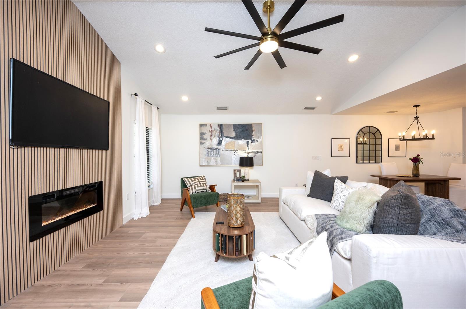 Image 4 of 26 For 14817 Farnham Way