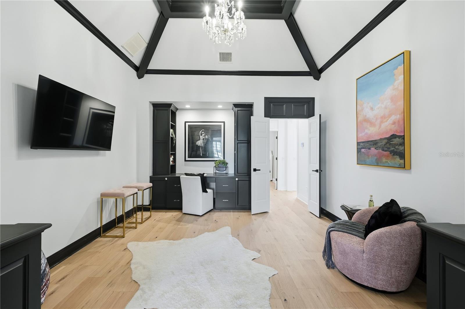 Listing photo id 21 for 16502 Millan De Avila