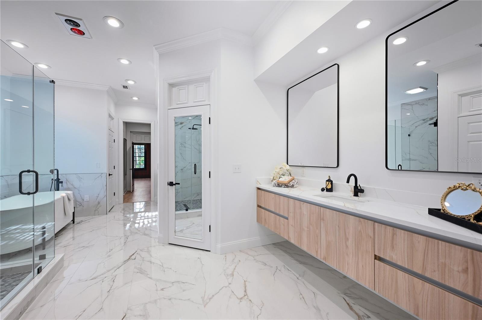 Listing photo id 26 for 16502 Millan De Avila