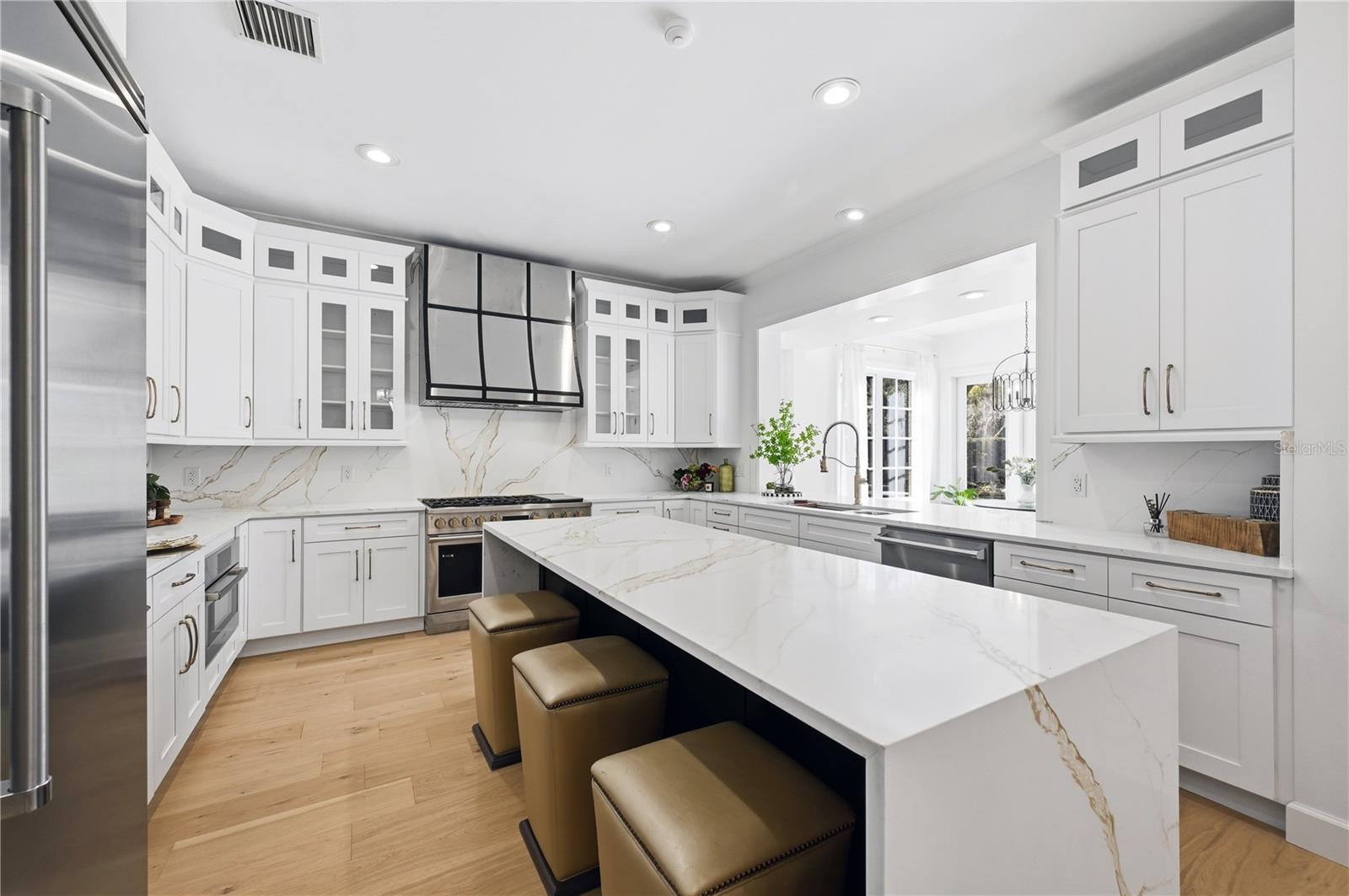 Listing photo id 1 for 16502 Millan De Avila