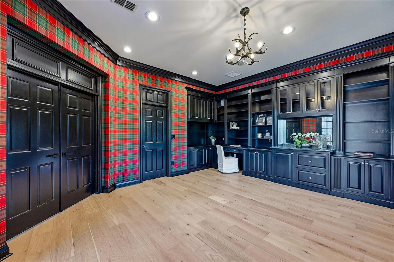 Listing photo id 32 for 16502 Millan De Avila