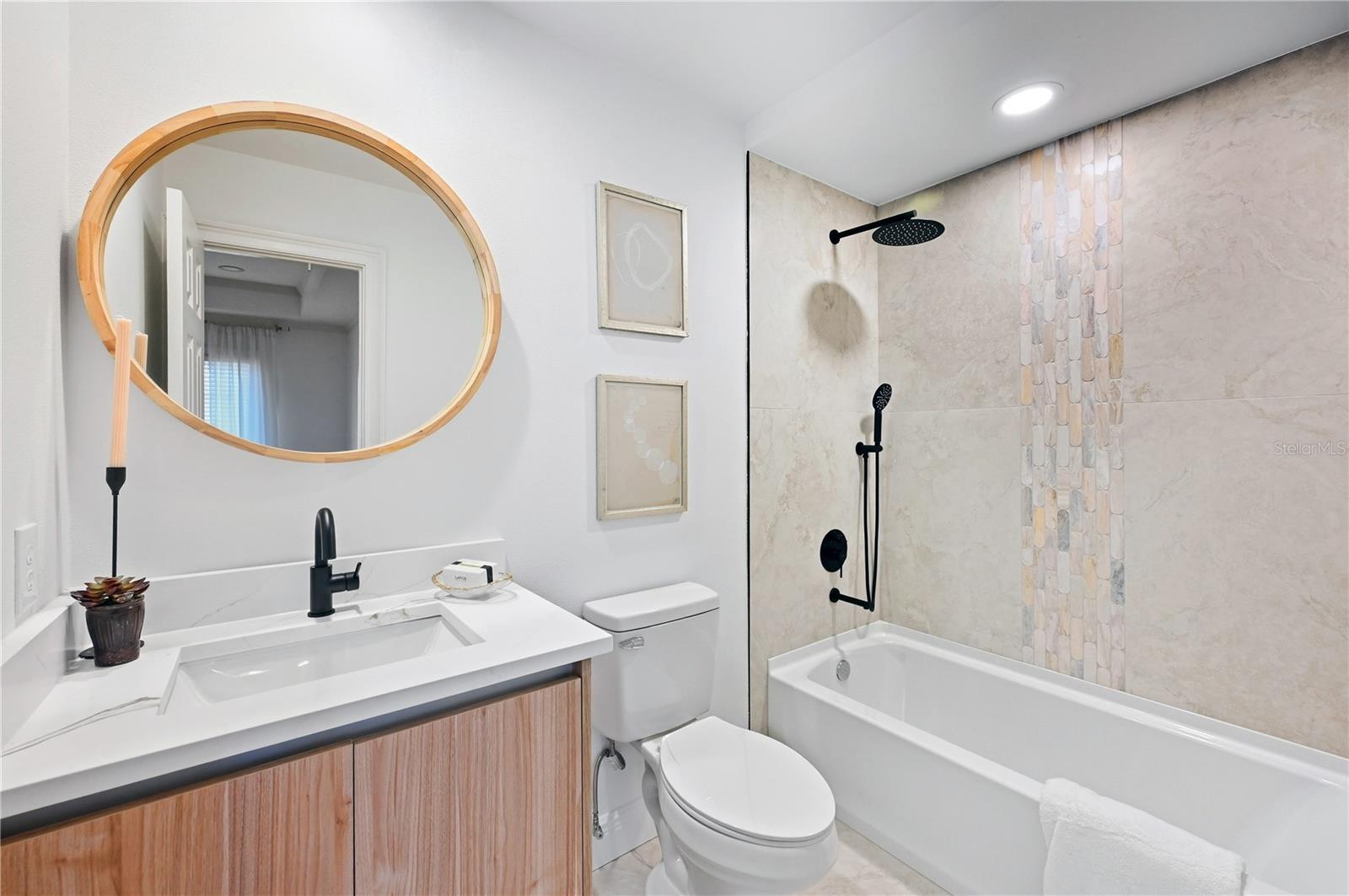 Listing photo id 38 for 16502 Millan De Avila