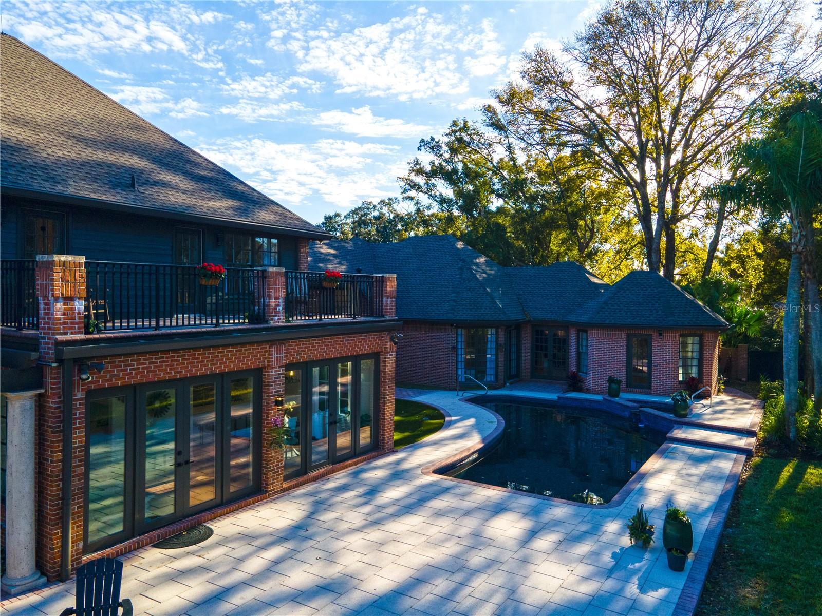 Listing photo id 47 for 16502 Millan De Avila