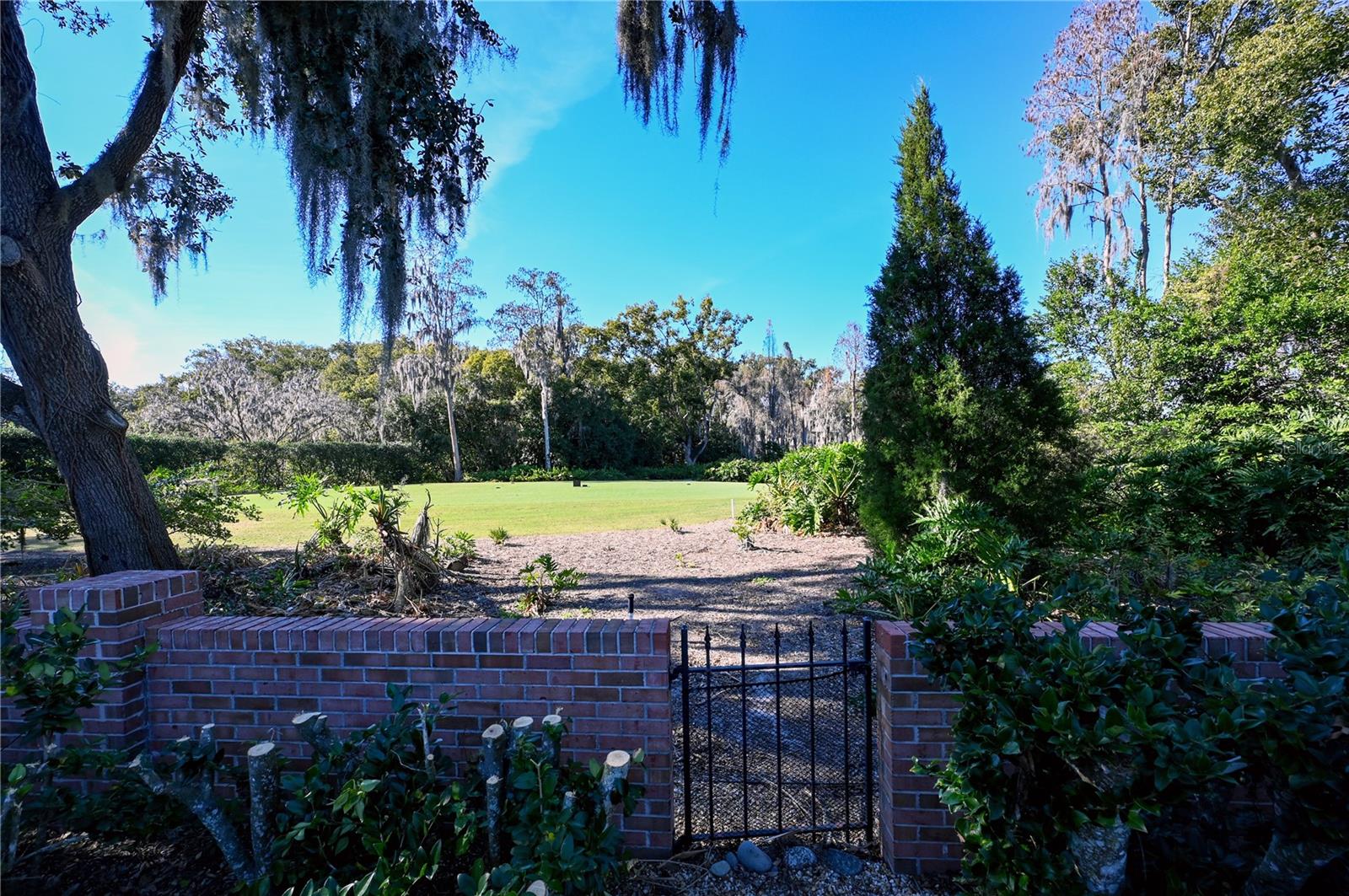 Listing photo id 49 for 16502 Millan De Avila