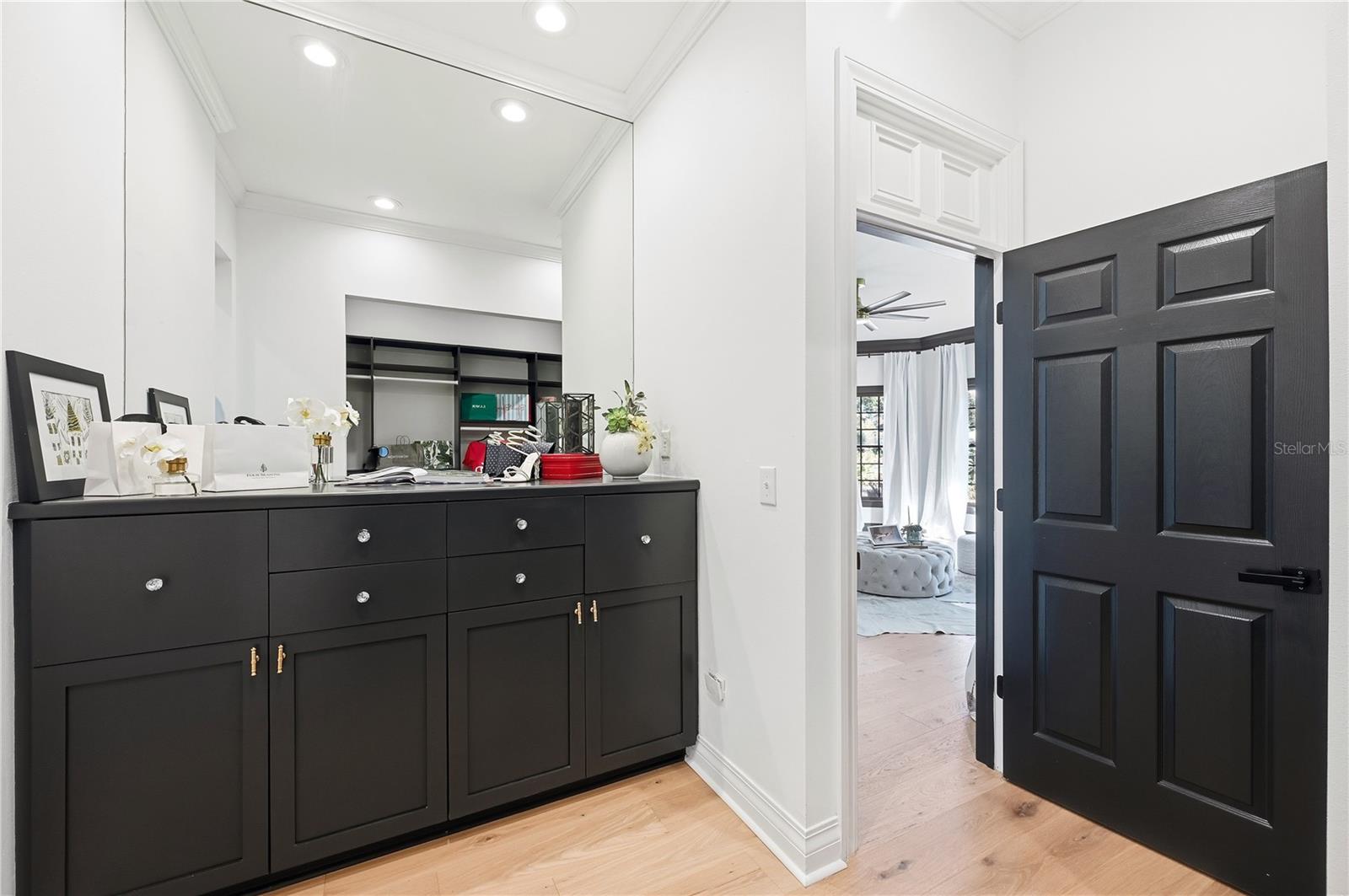 Listing photo id 50 for 16502 Millan De Avila