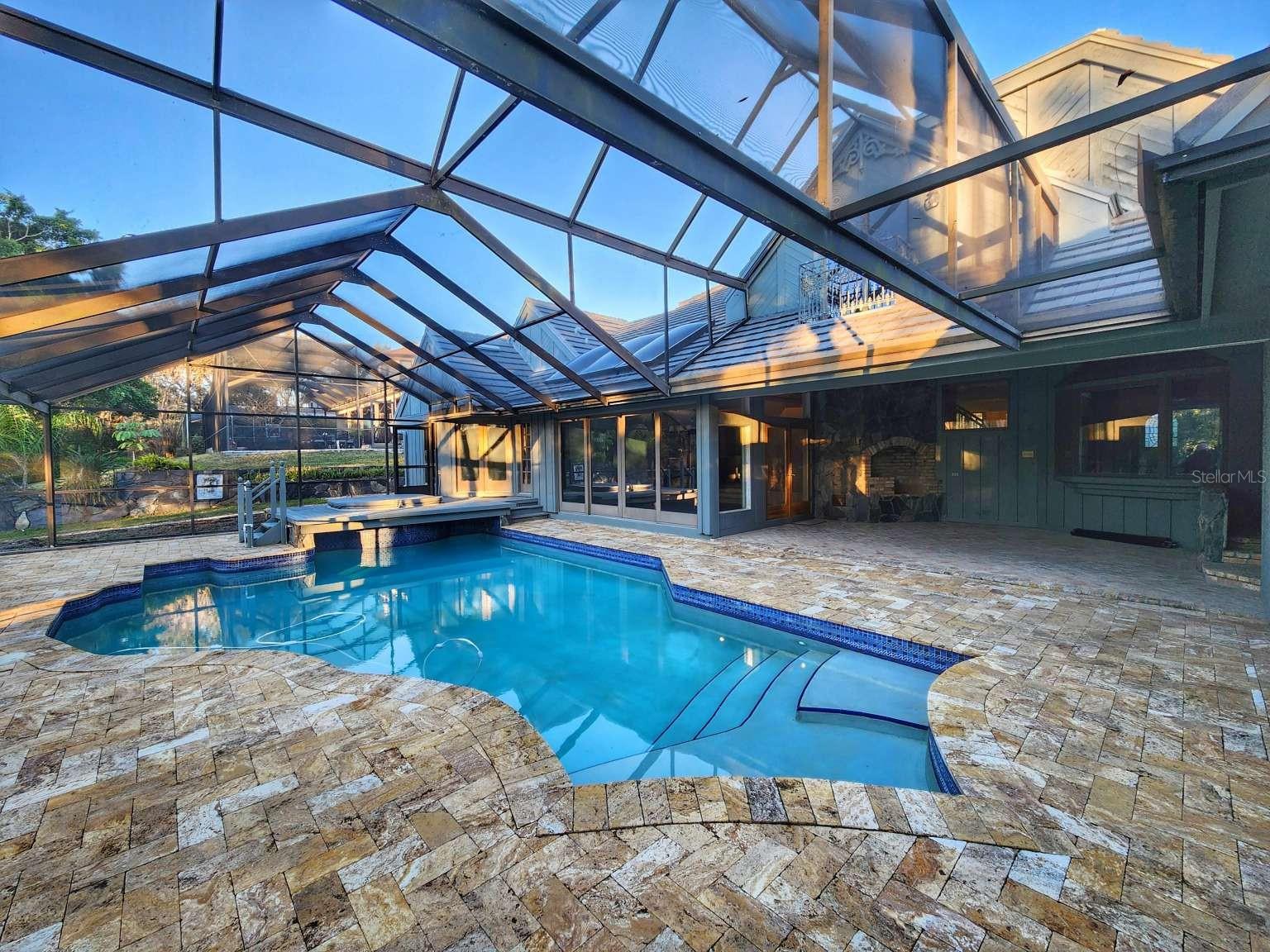 Listing photo id 12 for 3522 Shoreline Circle