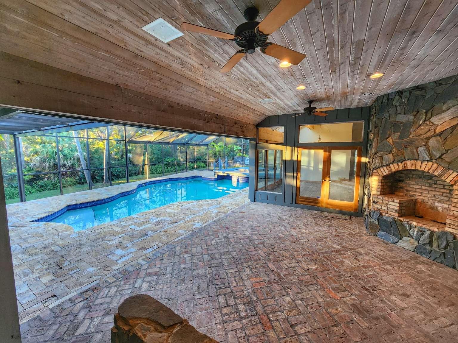 Listing photo id 13 for 3522 Shoreline Circle