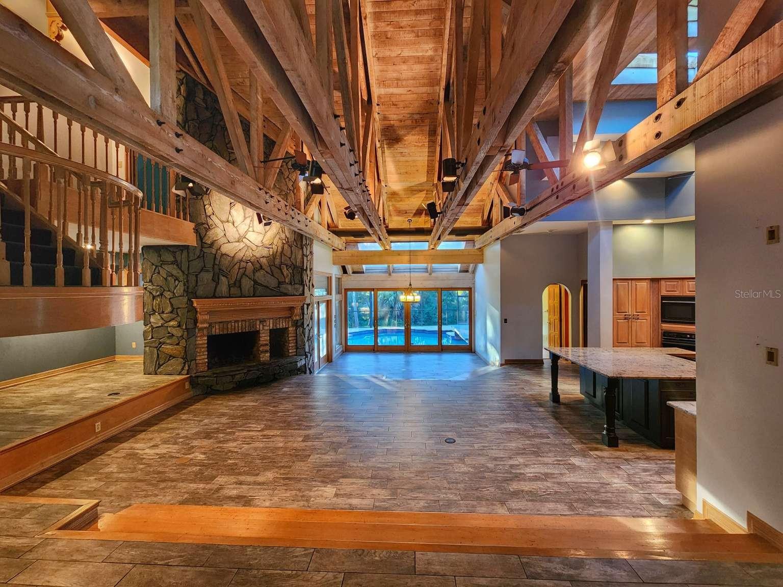 Listing photo id 15 for 3522 Shoreline Circle