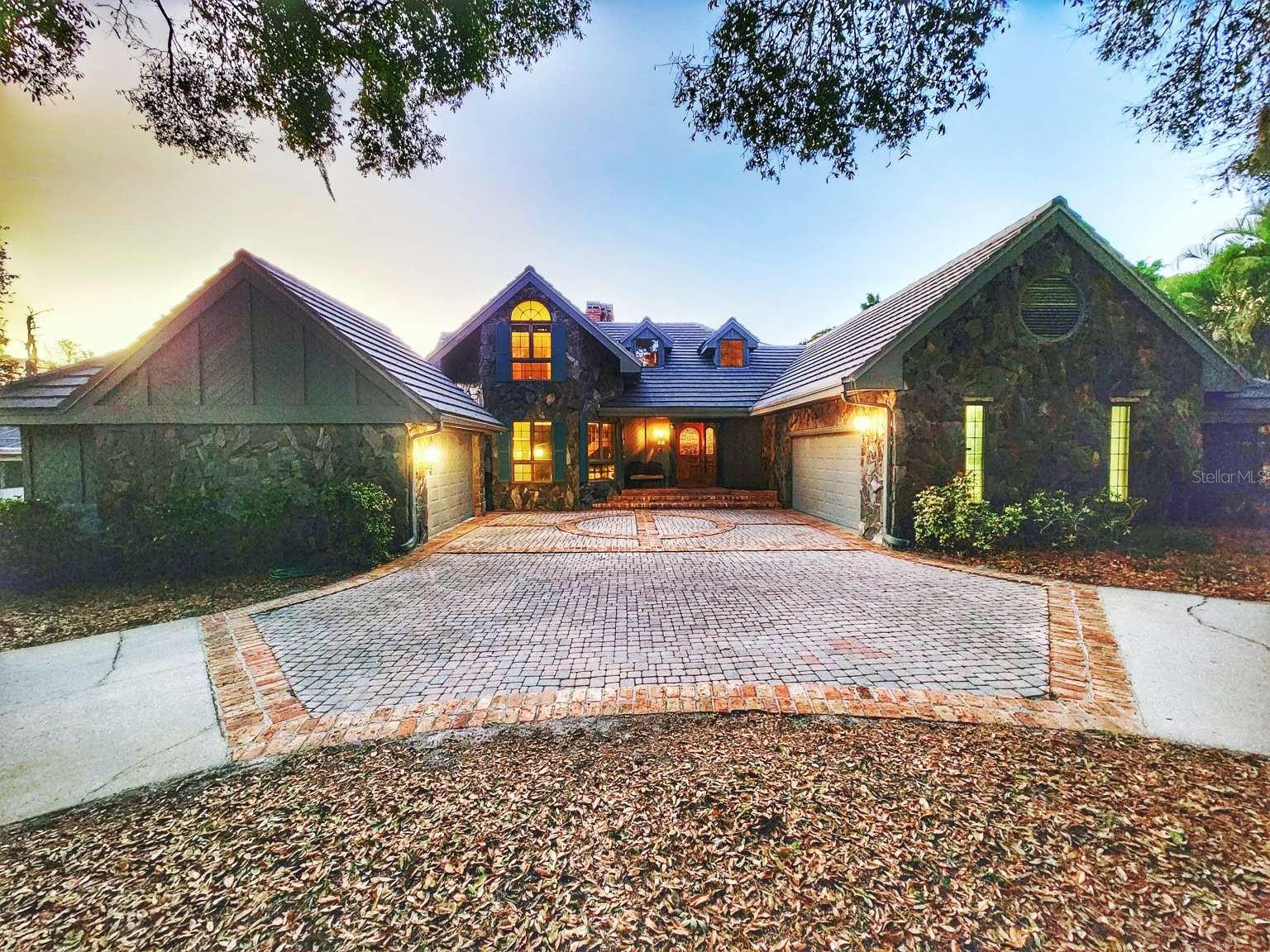 Listing photo id 0 for 3522 Shoreline Circle