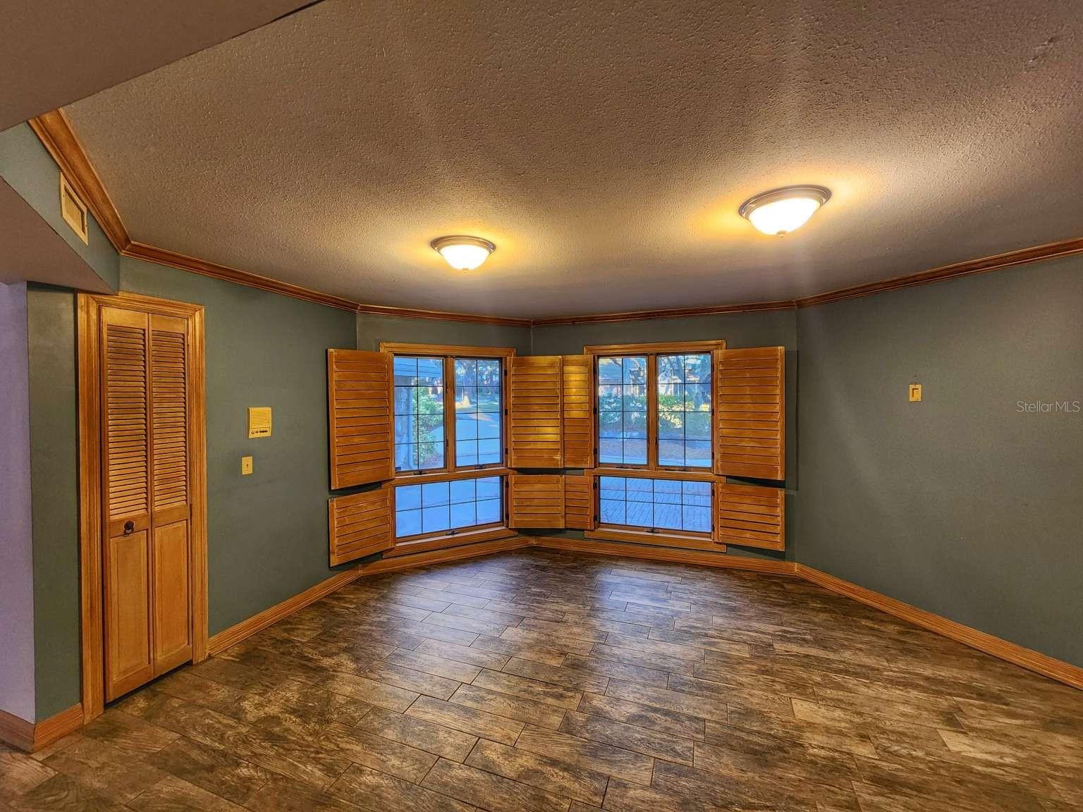 Listing photo id 18 for 3522 Shoreline Circle