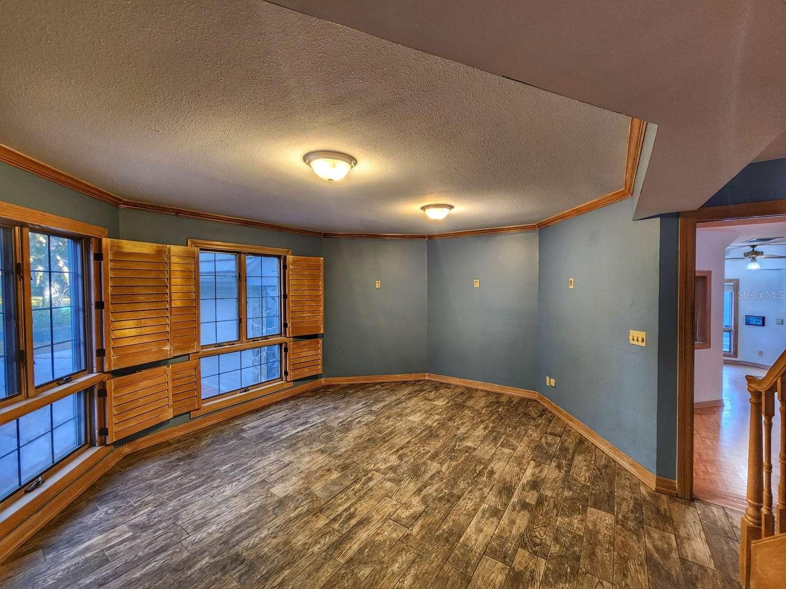 Listing photo id 19 for 3522 Shoreline Circle