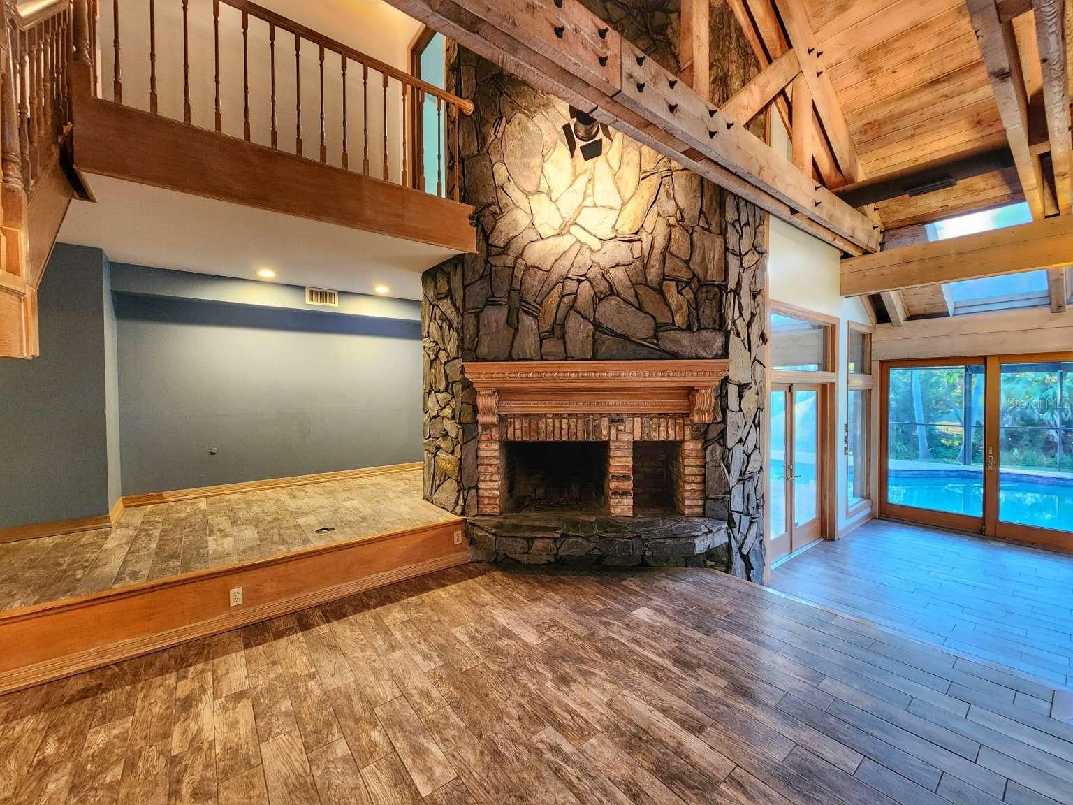 Listing photo id 21 for 3522 Shoreline Circle