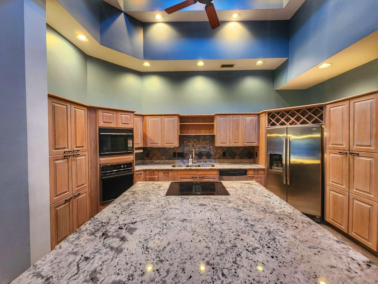 Listing photo id 23 for 3522 Shoreline Circle