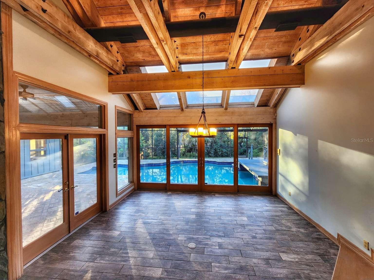 Listing photo id 26 for 3522 Shoreline Circle