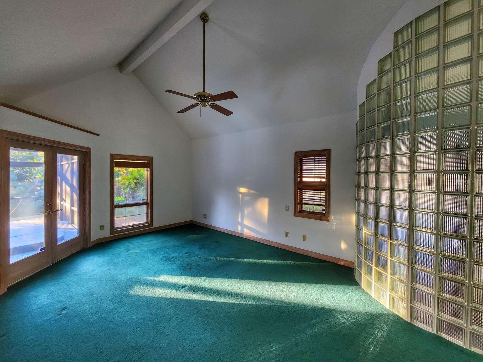 Listing photo id 28 for 3522 Shoreline Circle