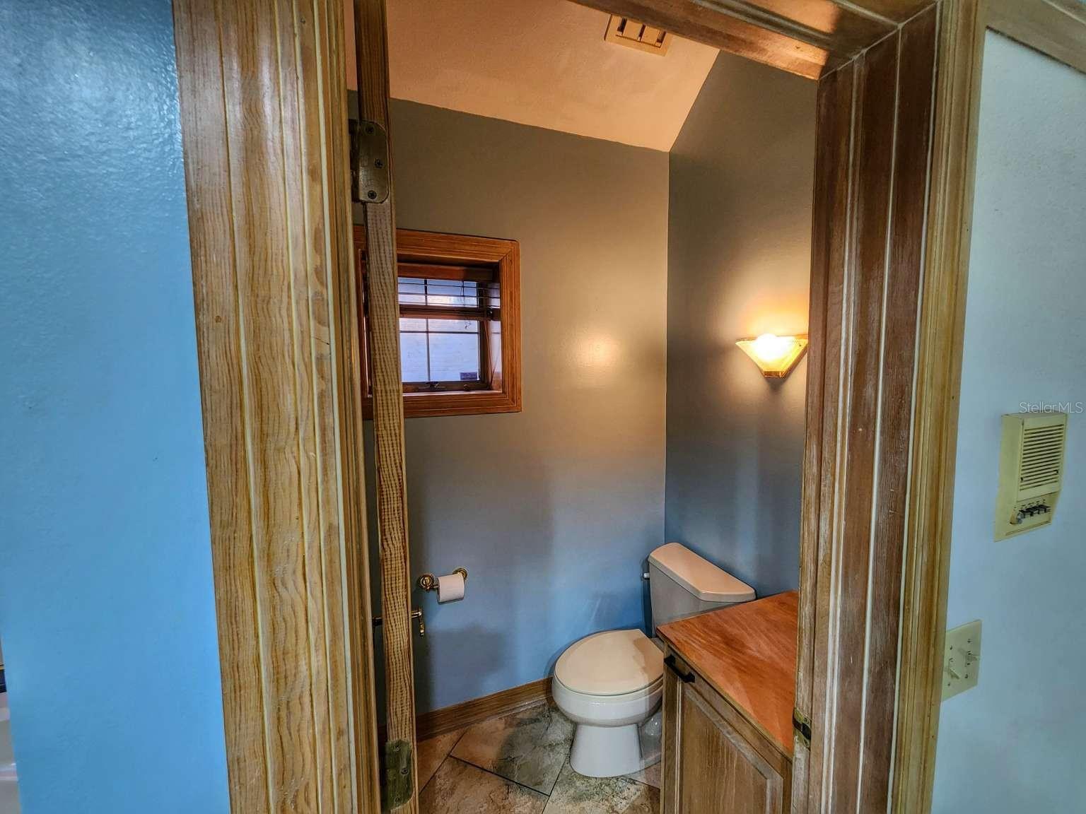 Listing photo id 32 for 3522 Shoreline Circle