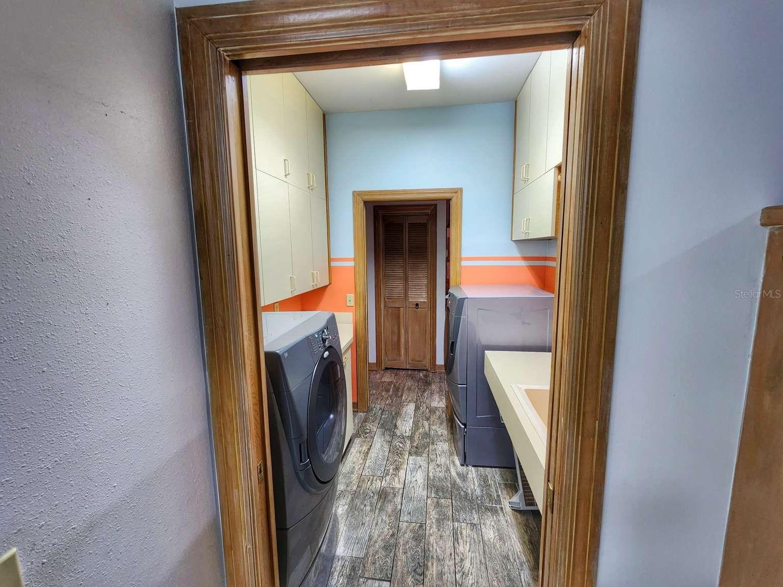 Listing photo id 36 for 3522 Shoreline Circle