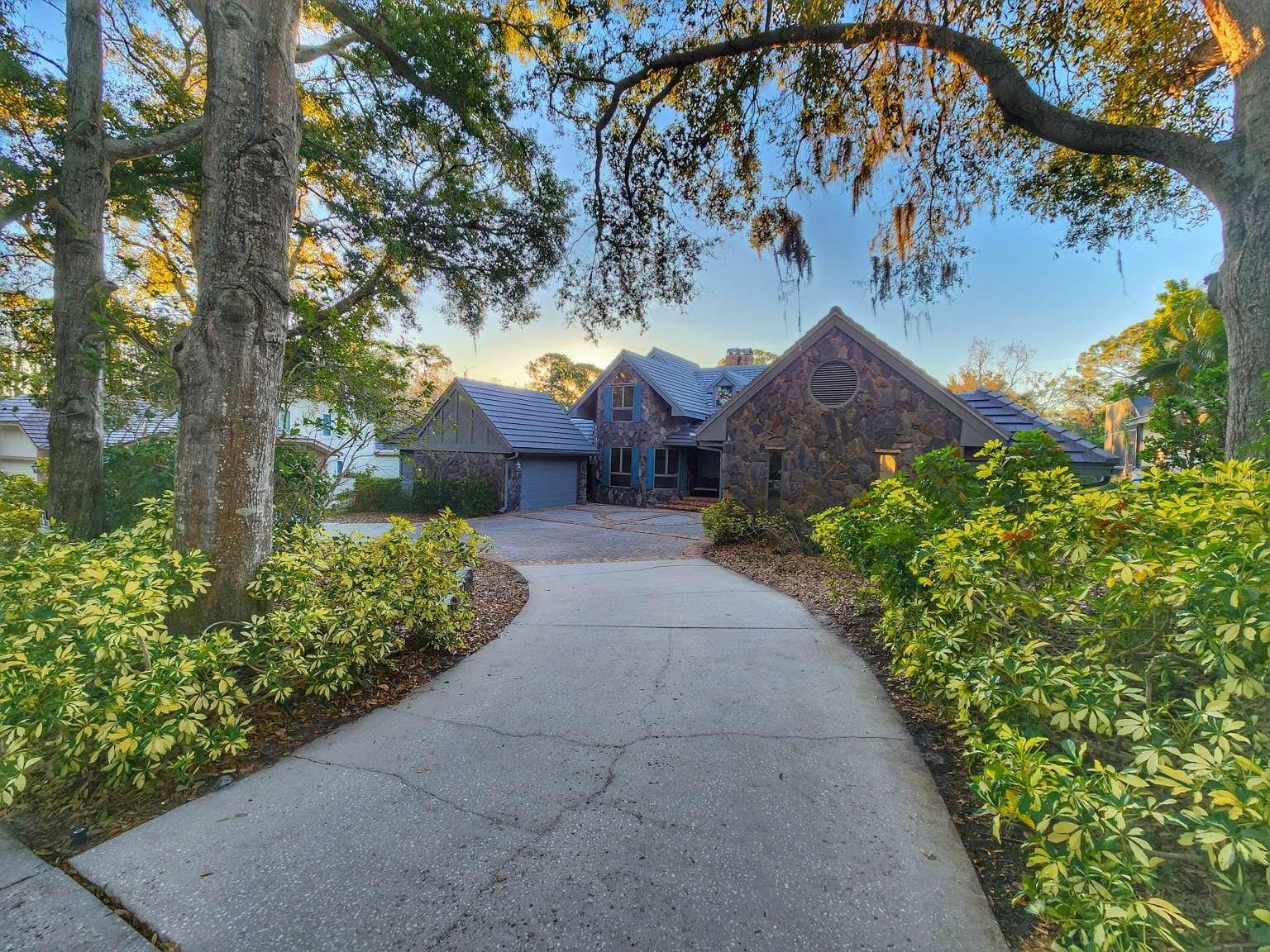 Listing photo id 2 for 3522 Shoreline Circle