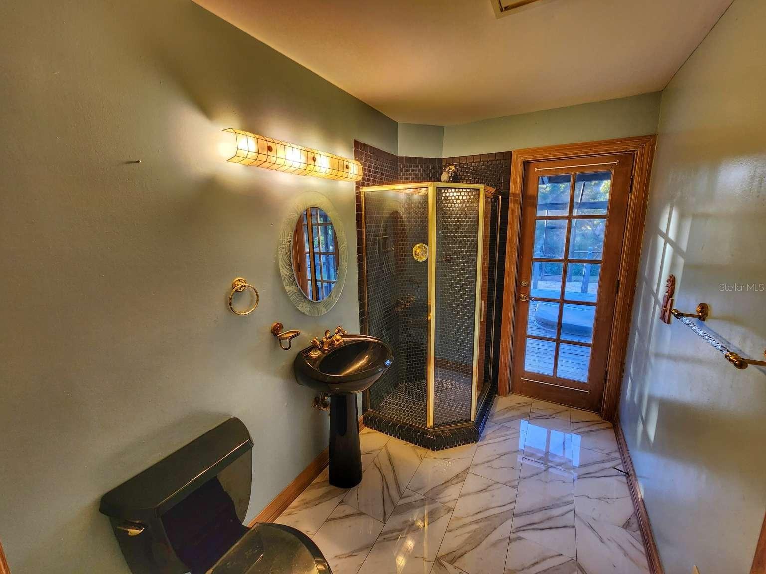 Listing photo id 38 for 3522 Shoreline Circle