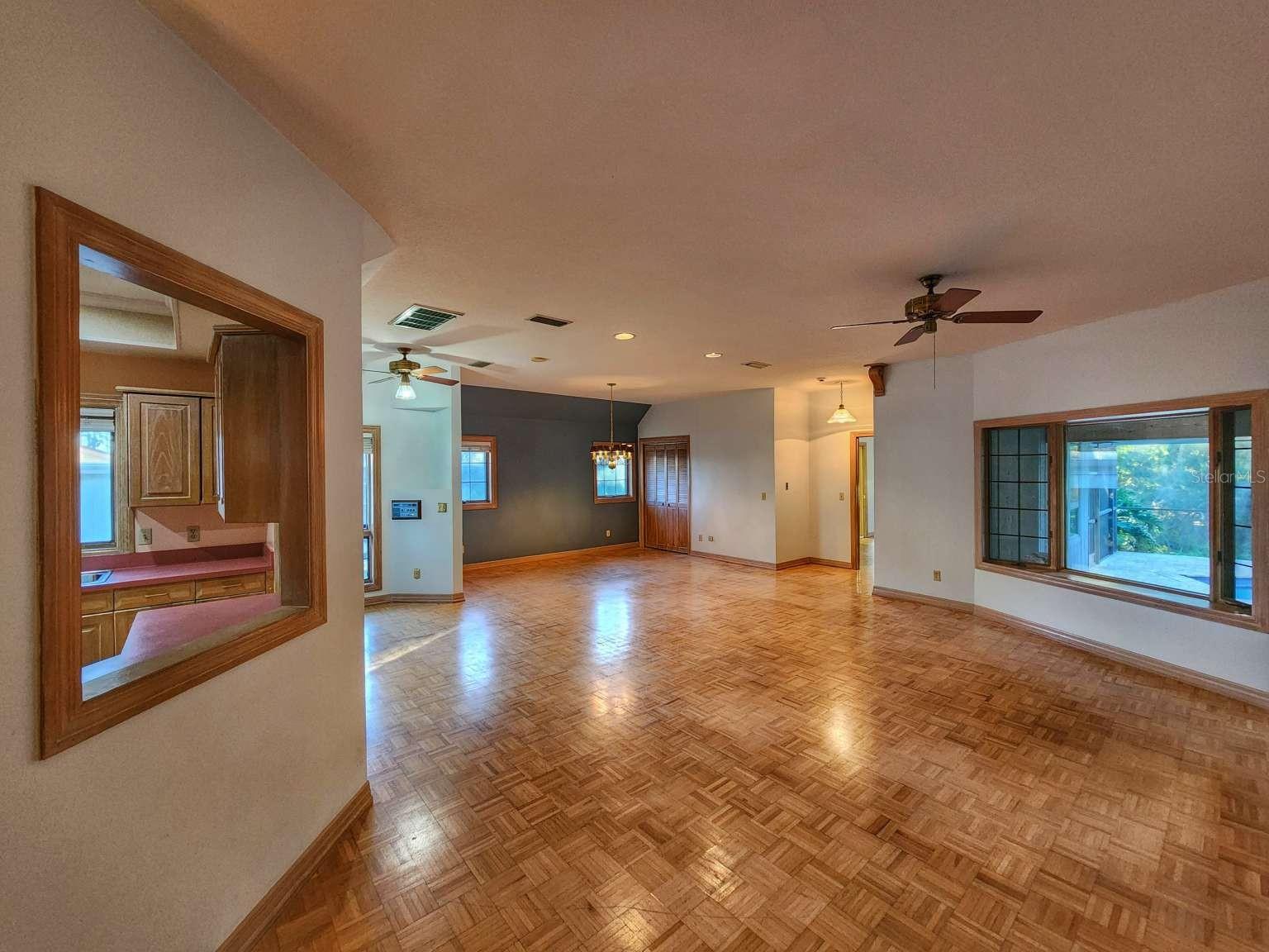 Listing photo id 51 for 3522 Shoreline Circle