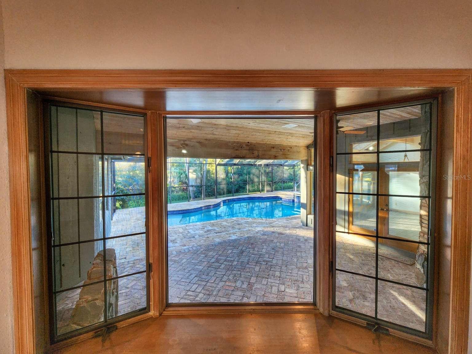 Listing photo id 52 for 3522 Shoreline Circle