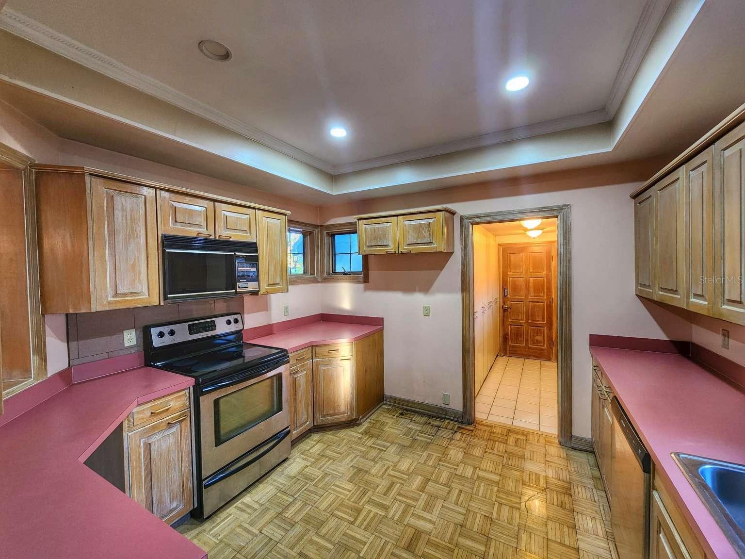 Listing photo id 55 for 3522 Shoreline Circle