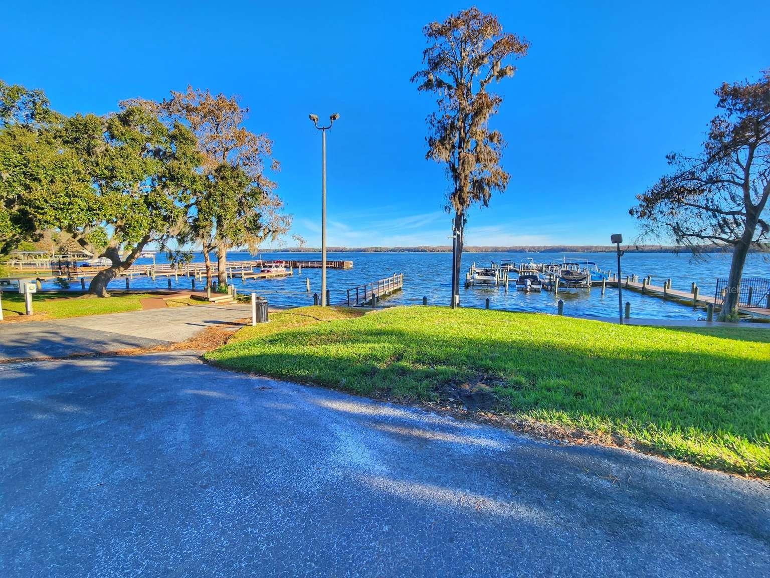 Listing photo id 65 for 3522 Shoreline Circle