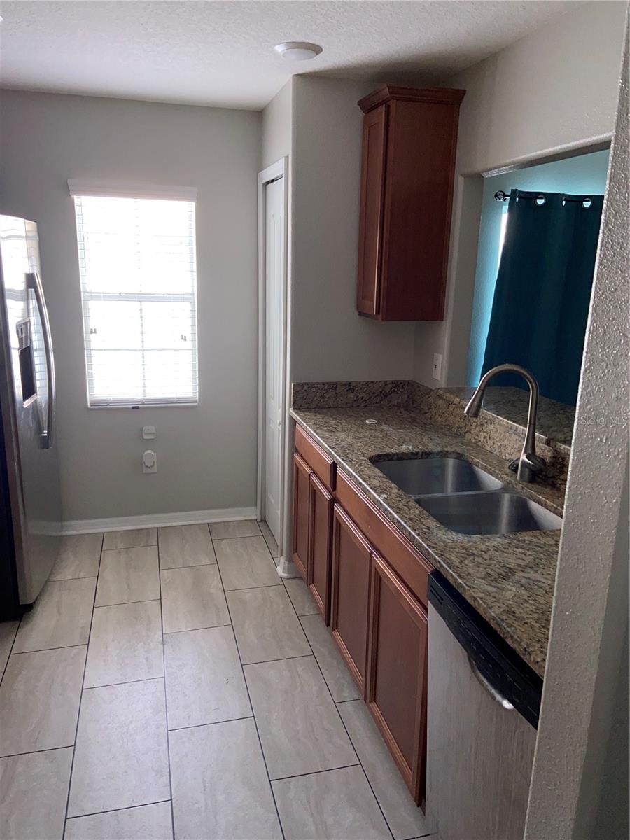 Image 11 of 19 For 9798 Trumpet Vine Loop