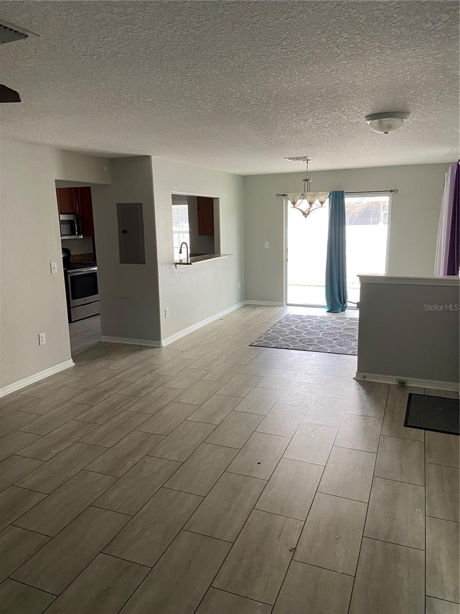 Image 4 of 19 For 9798 Trumpet Vine Loop