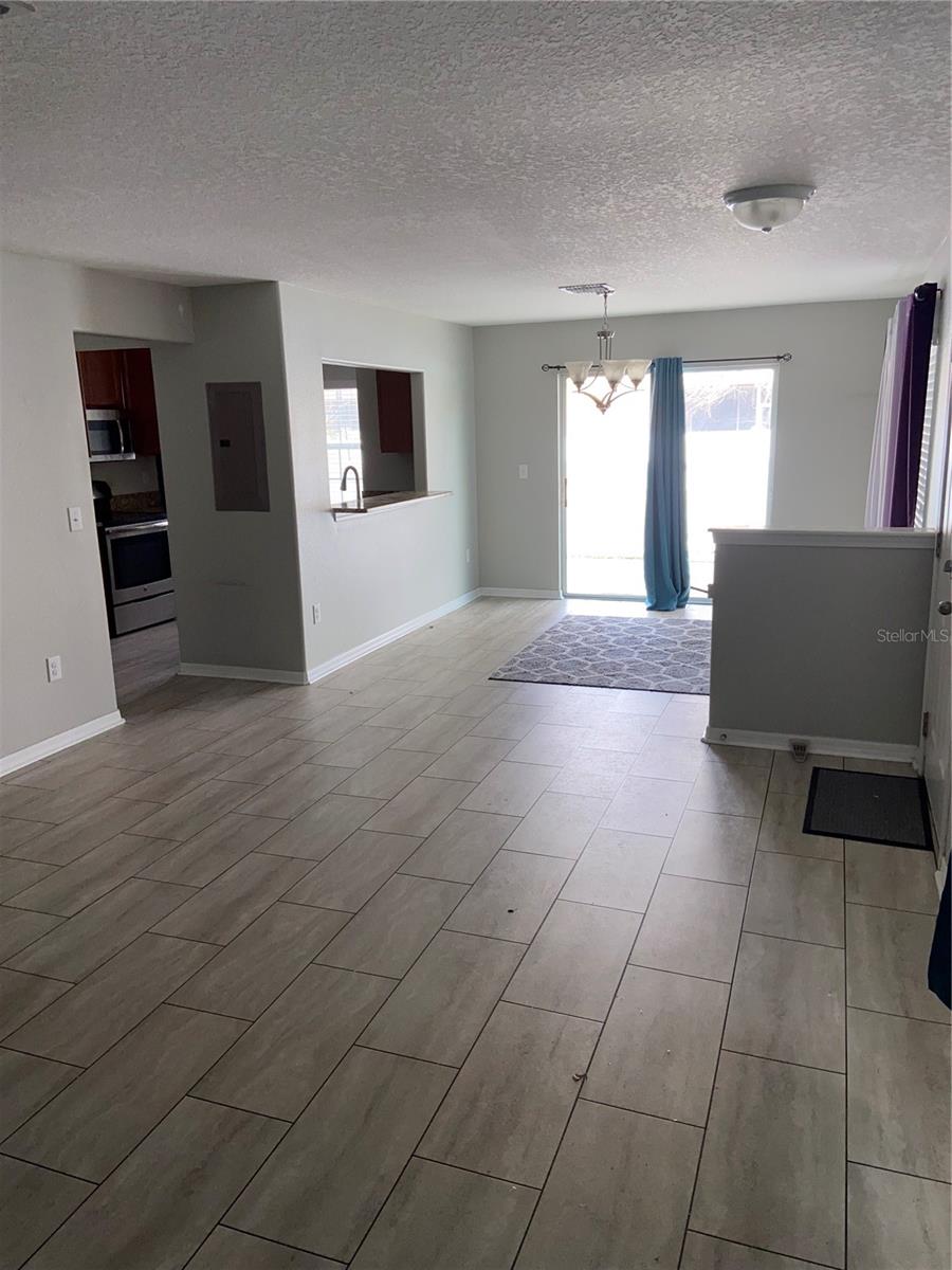 Image 9 of 19 For 9798 Trumpet Vine Loop