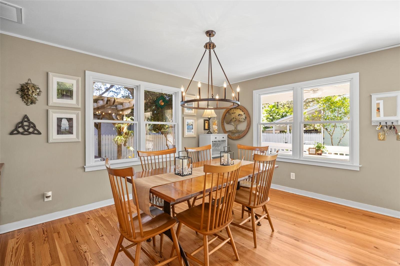 Image 15 of 72 For 637 Scotland Street