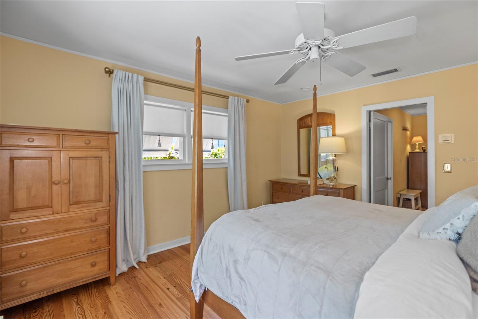 Image 20 of 72 For 637 Scotland Street