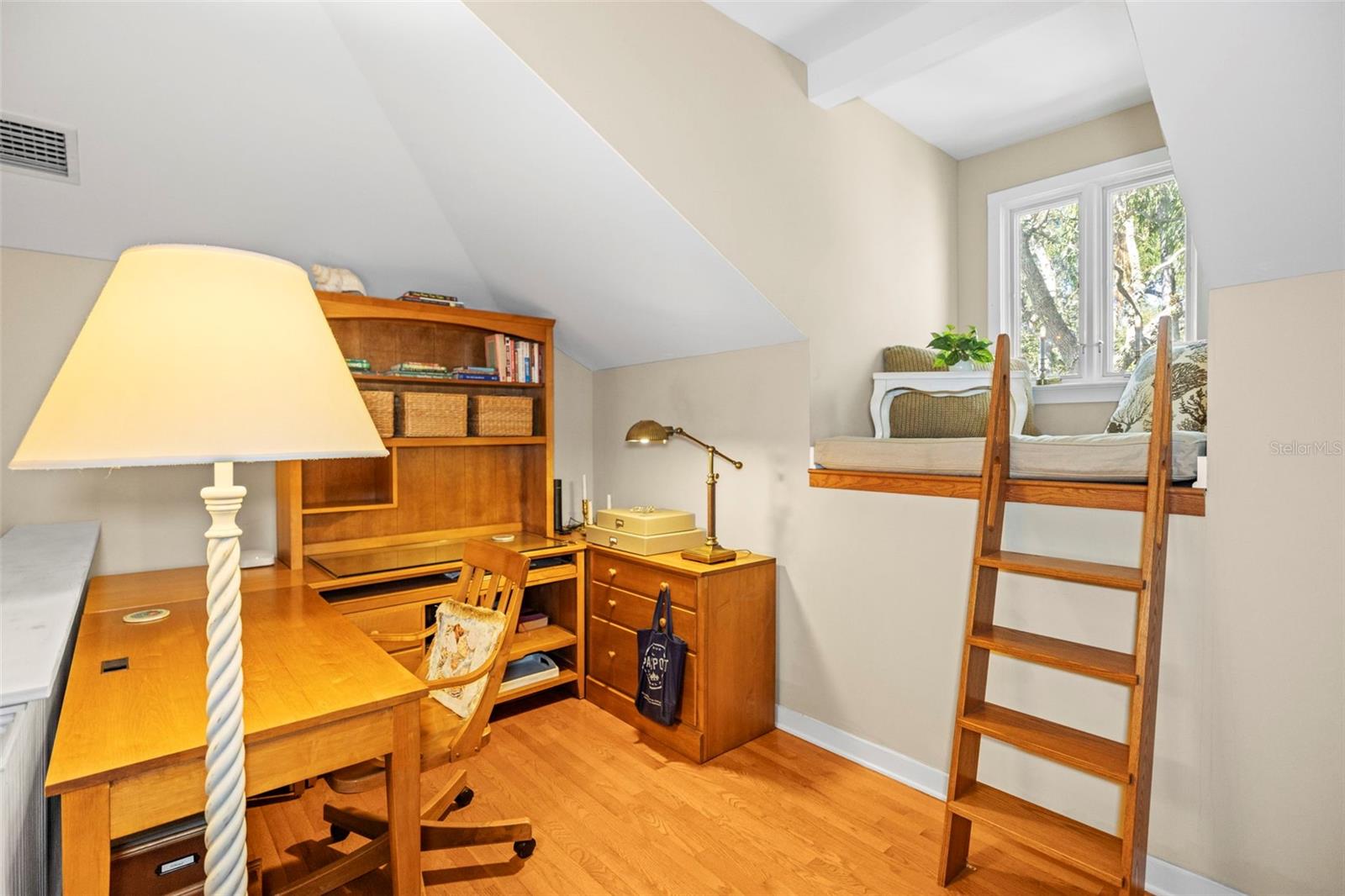 Image 28 of 72 For 637 Scotland Street