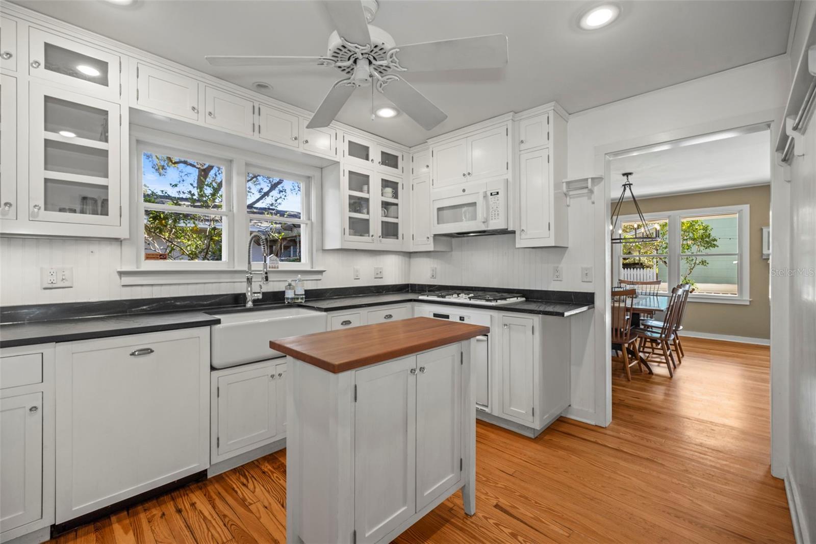 Image 3 of 72 For 637 Scotland Street