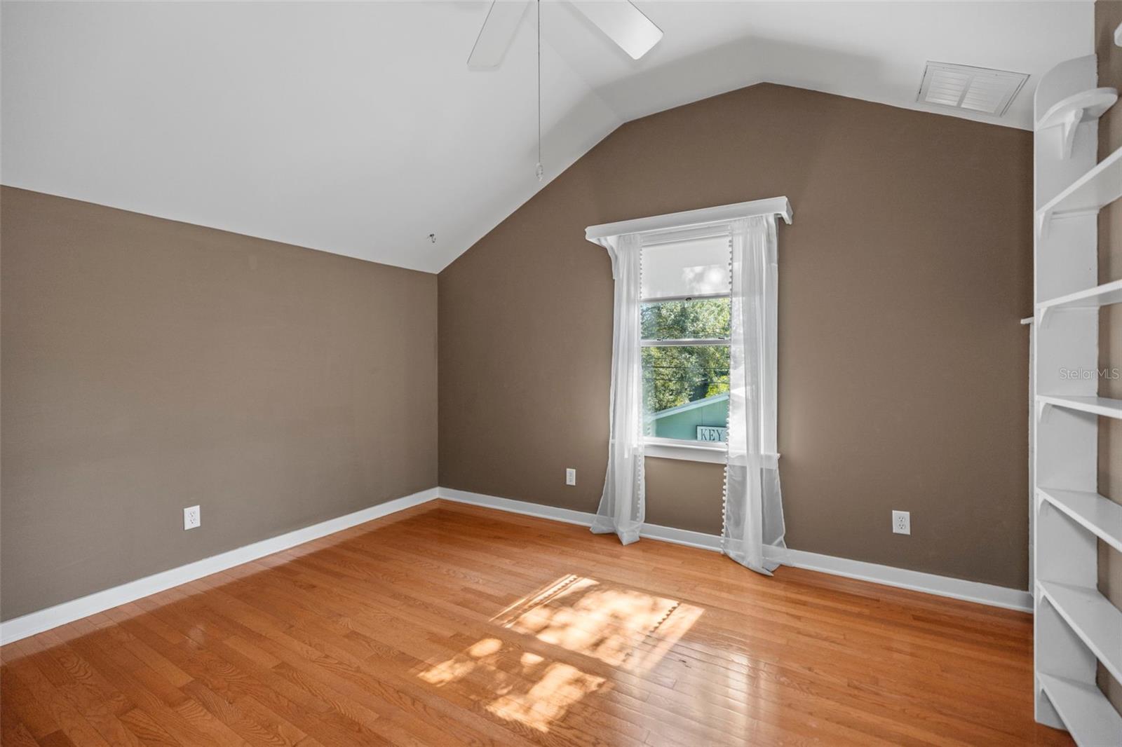 Image 36 of 72 For 637 Scotland Street