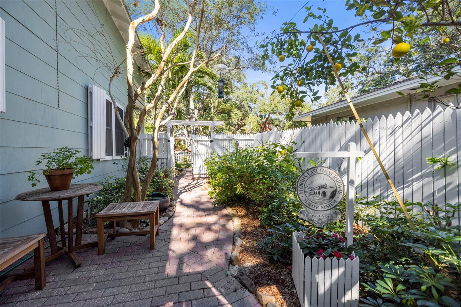 Image 48 of 72 For 637 Scotland Street