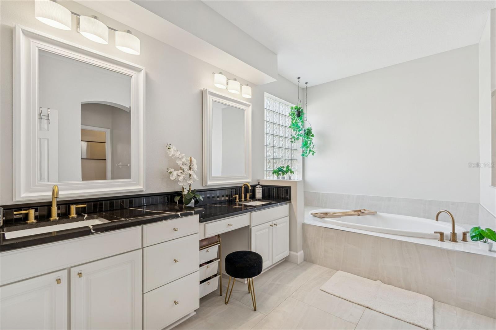 Image 40 of 85 For 8210 Nature Cove Way